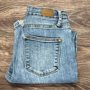 Judy Blue‎ 5/27 Slim Fit Distressed Jeans